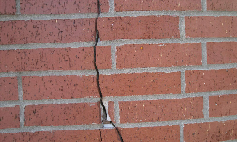 crack in bricks